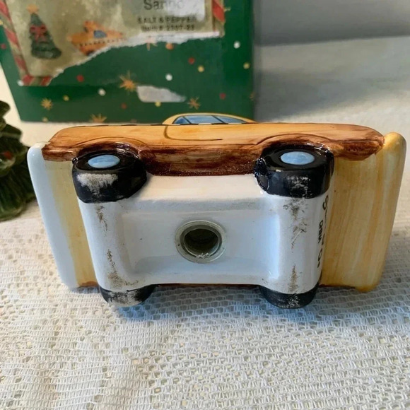 Christmas Salt and Pepper Set Christmas Tree and Taxi Cab so Cute Vintage - Picture 5 of 8